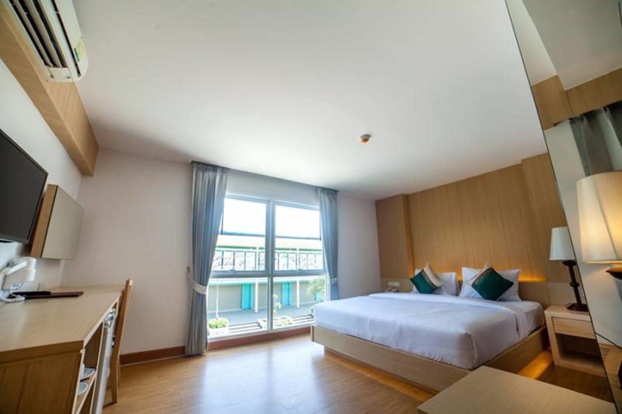 Phi Phi Harbour View Hotel-Sha Extra Plus Экстерьер фото