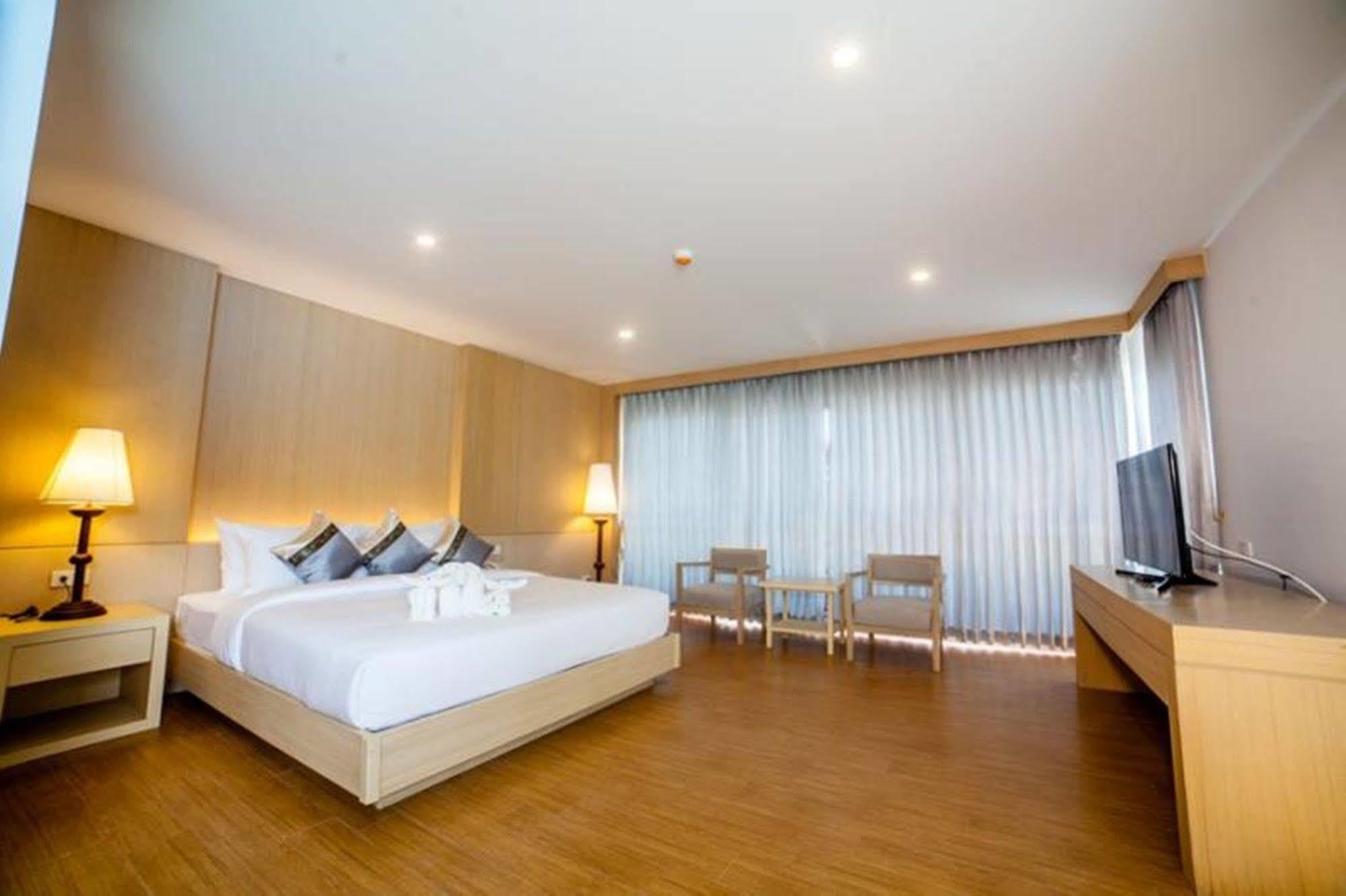 Phi Phi Harbour View Hotel-Sha Extra Plus Экстерьер фото